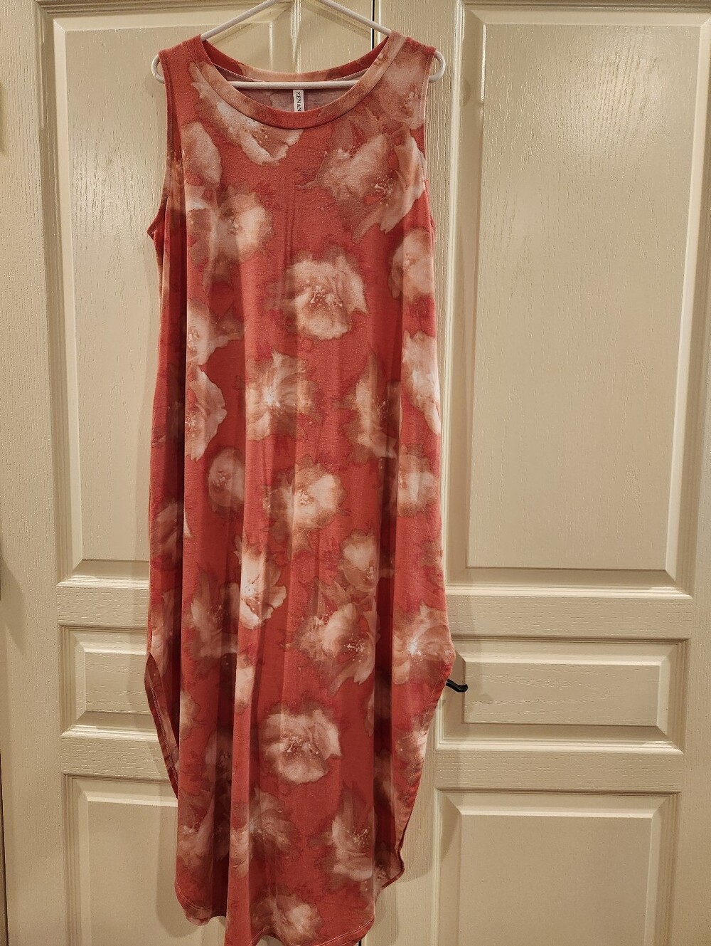 Women's Sleeveless Floral Swing Dress in Coral and Cream